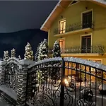 в горах *